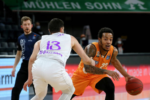 [图]吴曦头球绝杀 申花2-1逆转河南登顶积分榜.