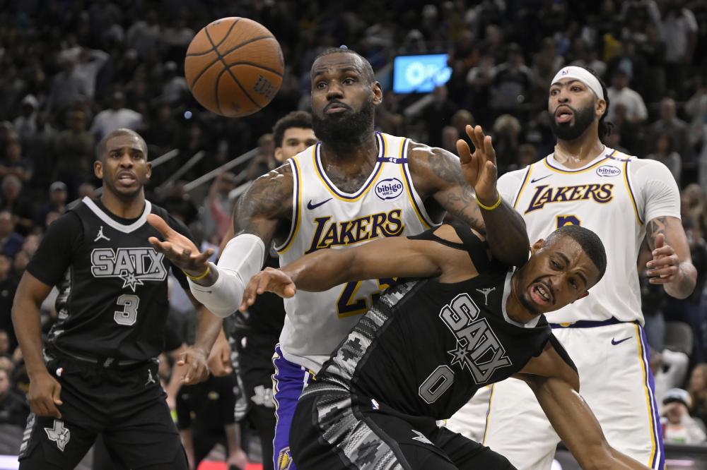 他连续4场 他连续4场