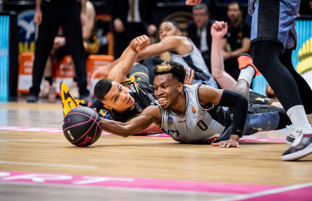 又一颗新星,杨铭锐成为中超首位2007年龄段出场球员.