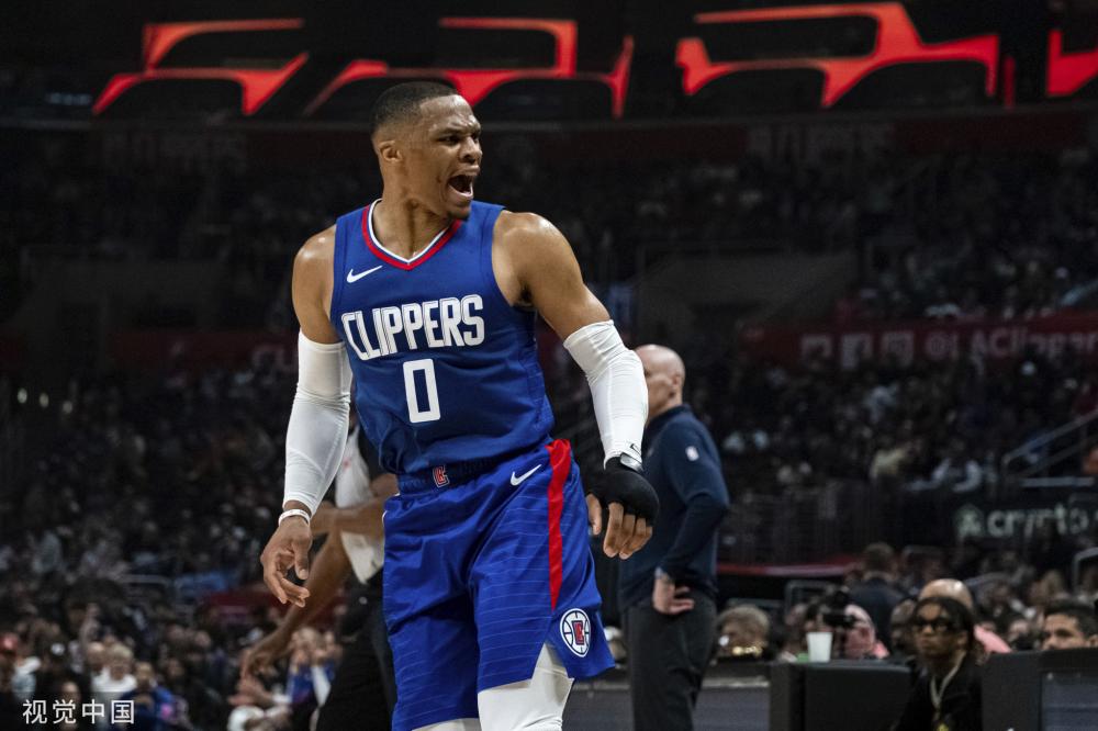 格兰姆斯替补立大功 残阵小牛击退湖人终止五连败.