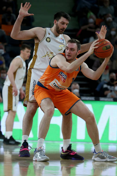 [德甲]莱比锡快速反击 奥蓬达单刀推射破门.