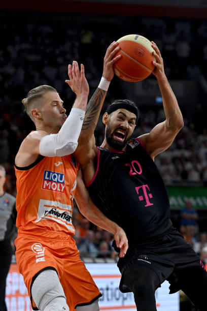 “江苏省计划新增1000片球场,改建健身步道200公里”.